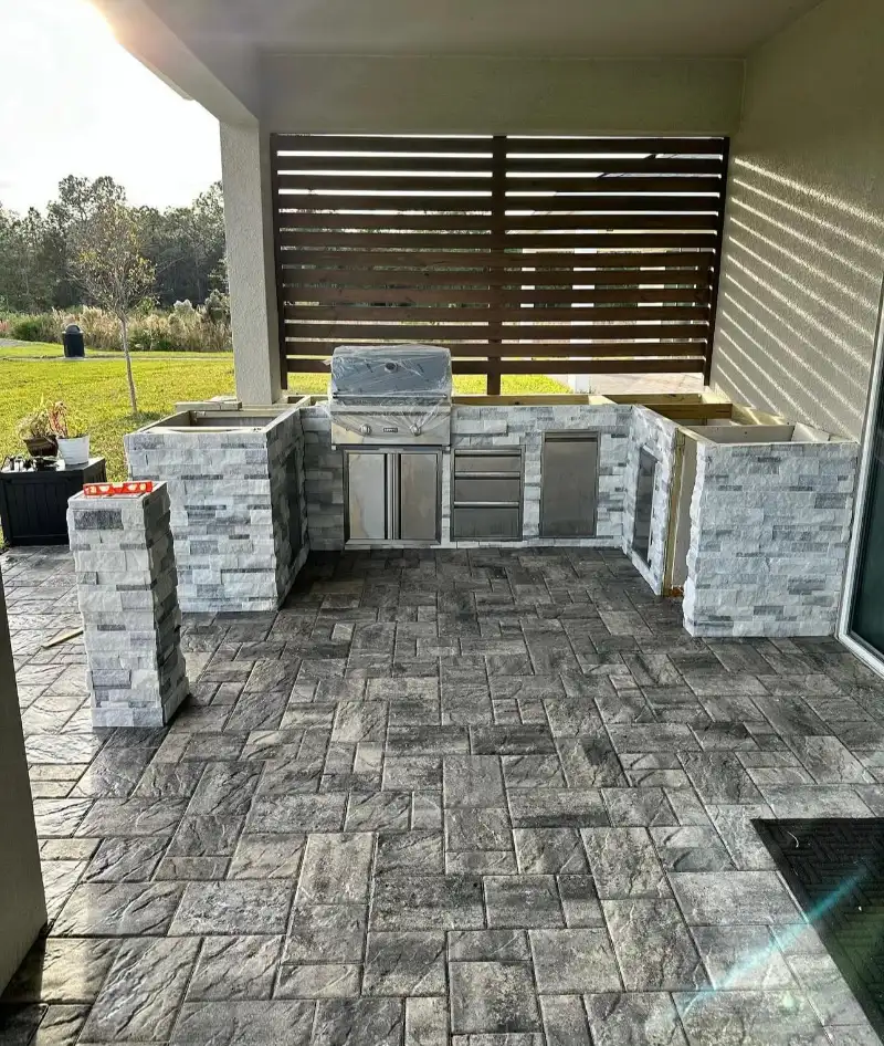 outdoor dolphin screen 01